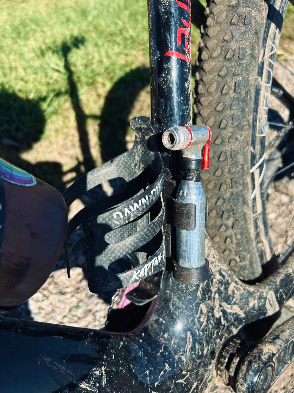 CO2 & Tubeless Plug Holder (Q-plugs) – Bottle Cage Mount for Road, Gravel & MTB - CO2Q01