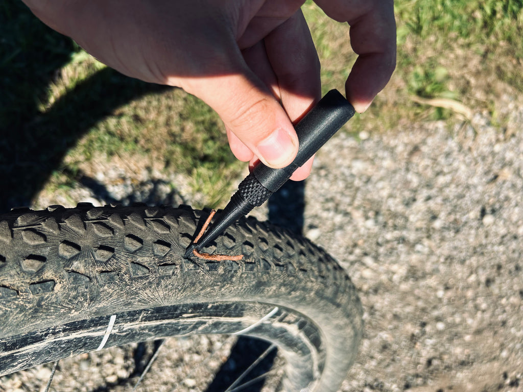 Q-Plugs Tubeless Tire Plug Tool | Lightweight Dual-Sided Bike Flat Repair – QPLG01